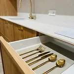 Penthouse Brabank Japandi Luxury Sauna, Fitness & Parking By Grandview