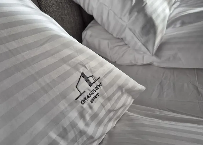 Penthouse Brabank Japandi Luxury Sauna, Fitness & Parking By Grandview *