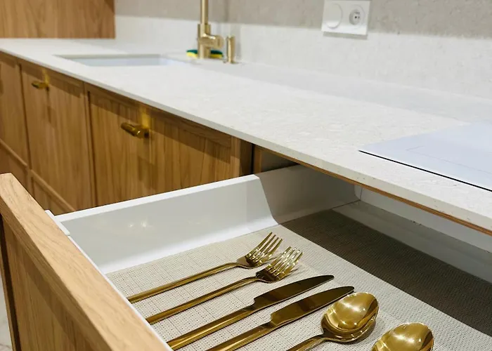 Penthouse Brabank Japandi Luxury Sauna, Fitness & Parking By Grandview